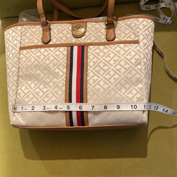 New with Tags- Tommy Hilfiger- “The Shopper” Bag-Lots of pockets!! - Picture 10 of 12